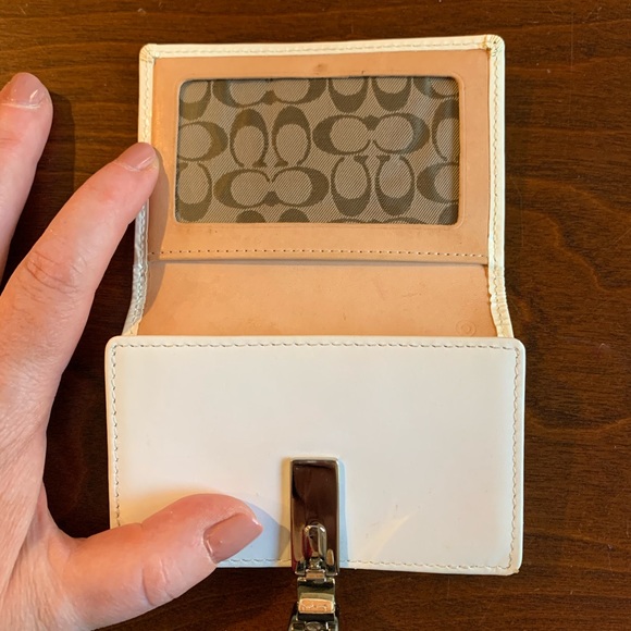 Coach White Card Case - Picture 4 of 6